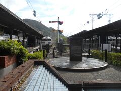 門司港駅は九州の鉄道始発駅、その碑