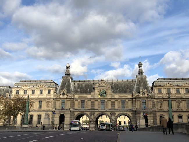 ルーブルの東側かな<br /><br />別にもう一件行きたいところがあるから、ルーブルはまた今度ね…