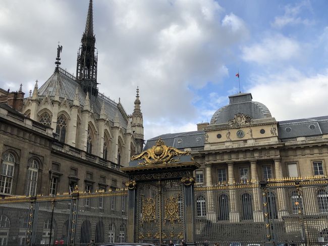 サントシャペル出口から<br />ええもん見せてもらいました、ありがとう