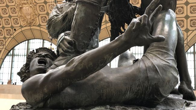 彫刻も美しい…<br /><br />レフリー！ これ反則、スリーカウントや！<br />スリーカウントしてくれー！