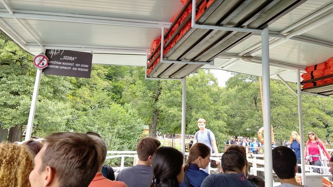 最後は船に乗って別の入り口に向かいます。3時間弱で見て回りました。