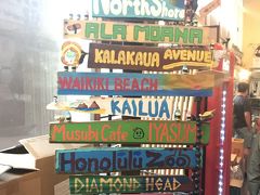 朝食はホテルから徒歩圏内にある、いやす夢のおにぎりで。握りたて、大きめのおにぎりが1個2ドル程度。日本のコンビニおにぎりよりも美味しい。ただし、朝8時前に行ったのに、テイクアウトでも20分程度並んだ大人気店。