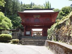 蚕玉神社の脇の坂道を登って行くと　「法華寺」
以前あった神宮寺（法花寺）は空海の創建で、4寺があり、仁王門や五重塔、普賢堂などがあったそうです。
法花寺の法灯を継ぐのが法華寺。
