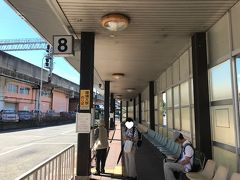 まずは鳥取駅前バスターミナル『8番乗り場』からバスに乗車し、若桜鉄道の終点『若桜駅』に向かいますゾ。

乗客は私以外地元の方( ^ω^ )お邪魔しまーす！

鳥取駅1340→1438若桜駅 （手形使用）