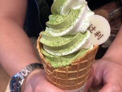 辻利のカフェでソフトクリーム。すごい美味♪