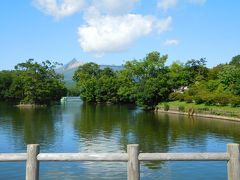 レンタカーを走らせ大沼公園へ。
さすがにここは平日でも観光客がそれなりにいるんですねぇ～！
中国人の団体客や、小学生の遠足の集団らしき人たちが、それぞれ楽しそうに写真を撮ったり自転車に乗って遊んでいる光景が見えてニンマリ。

それにしても風光明媚なところやね！ここは。