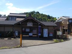 ほかに仁和寺には霊宝館あり　4/1～と10/1～の約50日間程度公開
ですが今は9月なのでなし
御室仁和寺駅に戻ります