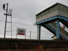 ＪＲ山陰本線折居駅。
最近はこうした海に臨む駅が流行っているんだそうですね。
