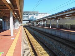 　山形駅から奥羽本線で村山駅にやって来ました。
　線路が標準軌なのが分かりますか？
