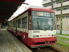 2019.08.30　宮島口
宮島に渡るだろうか、いや渡らない。京急電車塗装の「ぐりーんらいなー」に乗ろう。