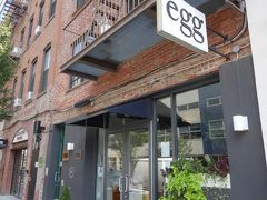 お隣。
Egg
109 N 3rd Street，Brooklyn, NY 11249


