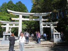 そしてそこから1時間くらいたったところで三峯神社に到着。
ここの門をくぐる所までみんなで行動(強制ではないですよ)
