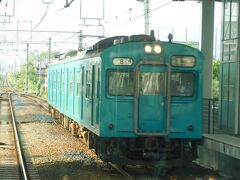 2019.08.31　奈良ゆき普通列車車内
志都美で５２３Ｓと行違う…あっ、本命。タネ車の１０００番台を色濃く残す編成が残っているのだ。そして、１０月に入り、この顔を先頭に廃車回送されて、桜井線・和歌山線の１０５系の置き換えが完了した。