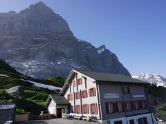 ●Grosse Scheideggバス停から

8:38。
見えている山は、ヴェターホルン。
3692mあります。
ちなみにここで標高は、1962mあります。
グリンデルワルトから約900ｍ上がりました。
トレッキング開始です。