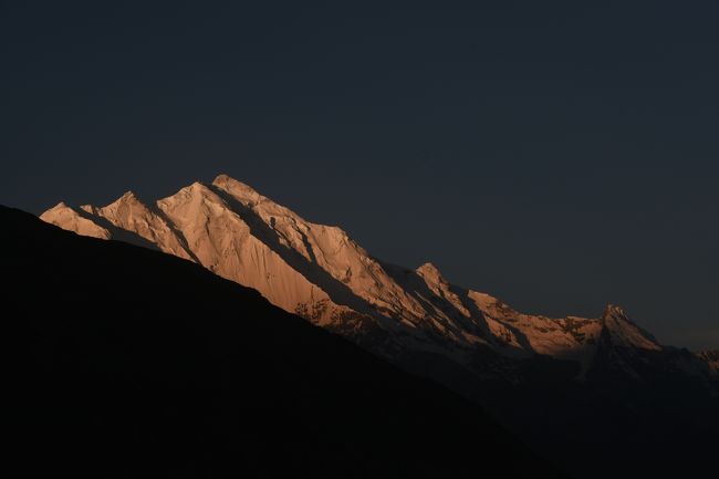 NO3　(8/12 5:23)<br />※「ラカボシ」全体に朝日が当たった。<br />※朝日で山が赤く燃えた。