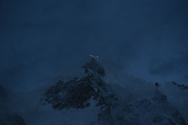 NO6　(8/12  5:19)<br />※名峰「ウルタル」第Ⅰ峰(7329m)の頂上部に、かすかに朝日が当たった。<br />※「ウルタル」は、「ラカボシ」の対面に位置(ラカボシ方向から後ろへ振り返った位置)している。