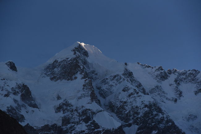 NO7　(8/12  5:43)<br />※「ウルタル」の頂上に朝日が当たった。<br />