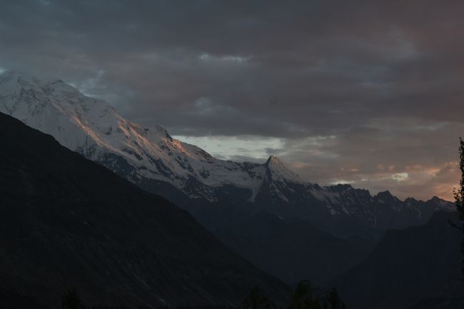 NO18　(8/12 18:52)<br />※夕焼けの撮影を試みたが、十分焼けなかった。(ラカボシ方向)<br />※ホテルの玄関前にて