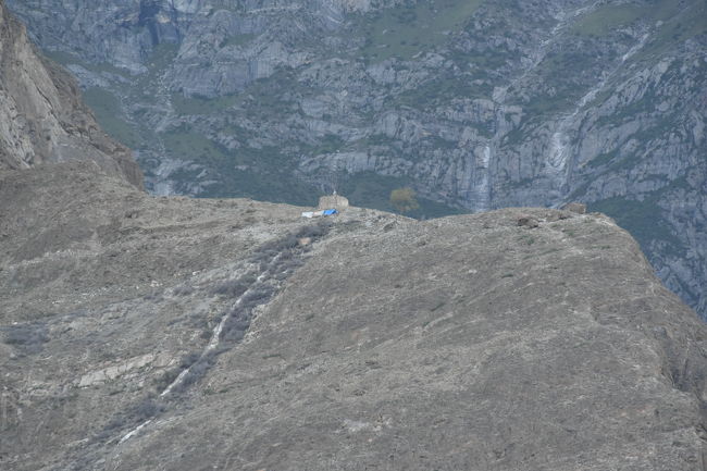 NO27　(8/12 6:00)<br />※「エリザベス・メモリア」(2865m)(丘の上の建物あるところ)を撮影した。この後方にウルタル峰(7388m)が聳えている。<br />※本日(8/12)は、この「エリザベス・メモリアル」まで往復トレッキングの予定です。