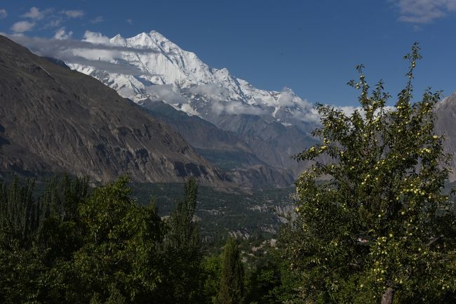 NO32　(8/12 8:16)<br />※道中には、「リンゴ」や「杏子」(この時期は黄色く熟している)が植えてあった。<br />※春のフンザ地方は「杏子やアーモンドの花」が一面咲き乱れるという。この時季にもう一度、来てみたいなぁ～～～。