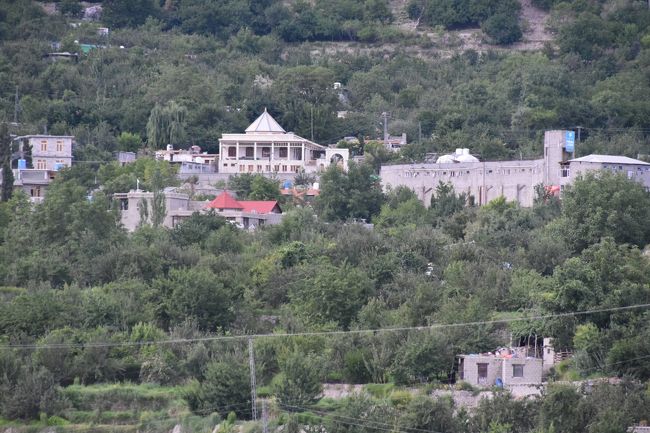 NO45　<br />※この建物が「長谷川学校」である。今回は訪問しなかったが、次回は是非訪問したいものである。<br />※ウルタル峰から真下に見える山の中腹に建てられている。長谷川さんのご遺族を尊敬します。