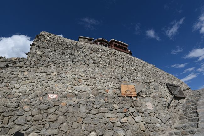 NO52　(8/12 13:36)<br />※バルチット城の見学をした。<br />※900年以上の歴史を持つ藩王国時代の藩主の居城。現在は当時の伝統を偲ぶ博物館となっている。入場料はパキスタン1000ルピー(約750円)<br />※フンザの街を一望できる丘の上の高台にあることから、再び、ホテルを発して坂道を歩いて行くのは、しんどかったぁ～