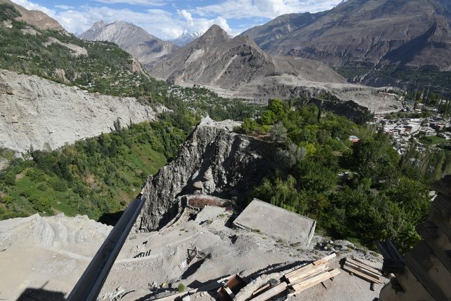 NO56<br />※アルチット城方向(「アルチット」とは「下」という意味らしい)<br />※バルチット城の「バルチット」とは「上」という意味らしい。<br />※聞くと、双方対立していたとか・・・。きっと、藩主は毎日ここからアルチット城の動きを監視していたに違いない・・・。