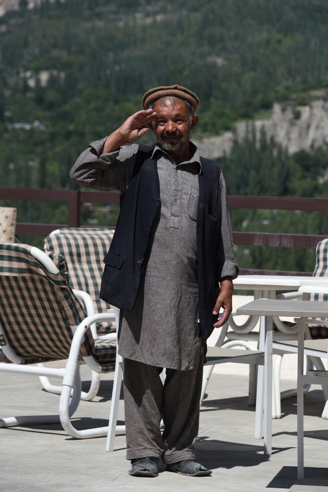 NO73　(8/13 1026)<br />※こちらを向いて敬礼をしてくれた。軍隊経験のある方ではないだろうか、と思った。