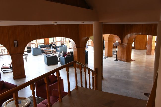 NO80　(8/11)<br />※2階から1階のロビーを望む。立派なホテルでした。食事も豊富でした。