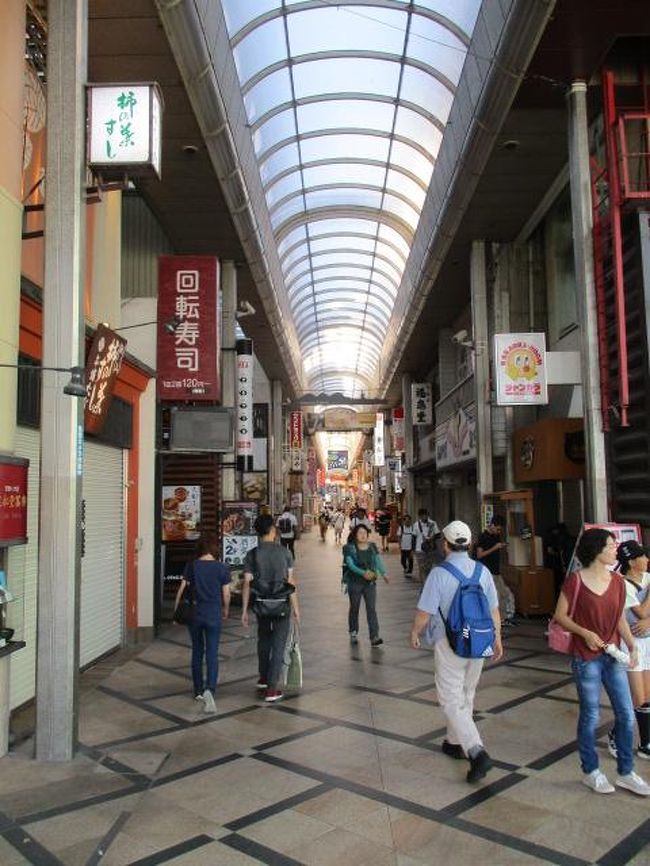 祭日でもお店の開くのはゆっくりです。