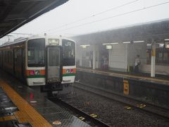 12:01
アプリの指示に従って三島で乗り換え・・・ところがここで凄まじい豪雨、ホームに降りた乗客が屋根を求めて逃げ惑うほど。