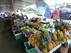 ファーマーズマーケットがあるということで来てみましたが、野菜や果物が売っているだけでした。お菓子とかクラフト製品なんかがあるといいんですが、そういう感じではないですね。