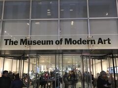 ホテルの帰り道に寄り道したモダンアートミュージアム
ＭＯＭＡ
この日はたまたま無料開放日だったので
娘たちとみてきました

夫は先にホテルに戻ってます