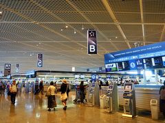 朝8:15。成田空港第１ターミナルへ。
今日から、いよいよポルトガル旅行がスタート！
成田空港の特に第１ターミナルの雰囲気は、何度来てもワクワク。