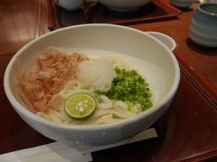 朝ごはんは讃岐うどん。