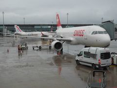 そしてスイス。チューリッヒ空港に到着しました！
18時半頃、ほぼ定刻通りです。ありがとうフィンエアー！！！
写真はSWISSですけど、やっぱりチューリッヒはSWISSだらけですね～～。