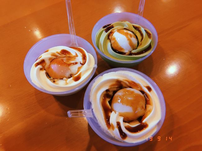 総湯と続きになっている休憩所で温玉アイスを食べました。<br />バニラと抹茶があり、上にかかっているのは甘めのお醤油です。<br />甘塩っぱくて美味しかったです。<br /><br />体力的にまだ行けそうだったので、続けて瑠璃光のお風呂へ。<br />葉渡莉は総湯と瑠璃光の真ん中辺りにあるので、どちらから行ってもいいと思います。<br />こちらは露天風呂も楽しみました。お風呂も広かったです。