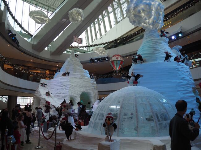 ショッピングモール内の装飾がすごい迫力