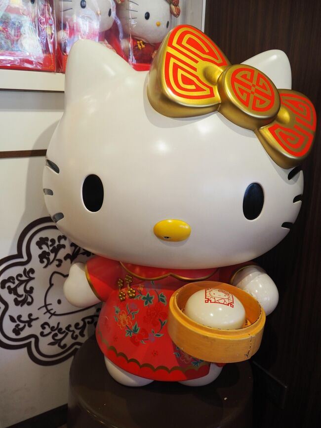 いよいよ店内へ！<br />ここもキティちゃん<br /><br />キティちゃんいっぱいでテンションがあがります