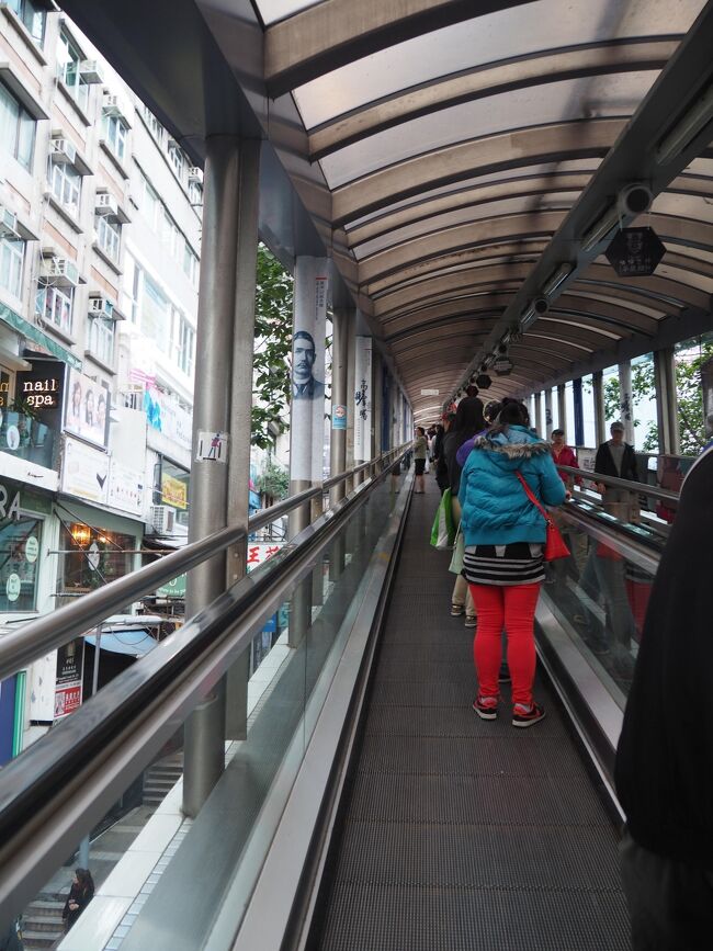 ヒルサイド・エスカレーターにきました<br />世界一長いエスカレーターです<br />傾斜が想像よりも急