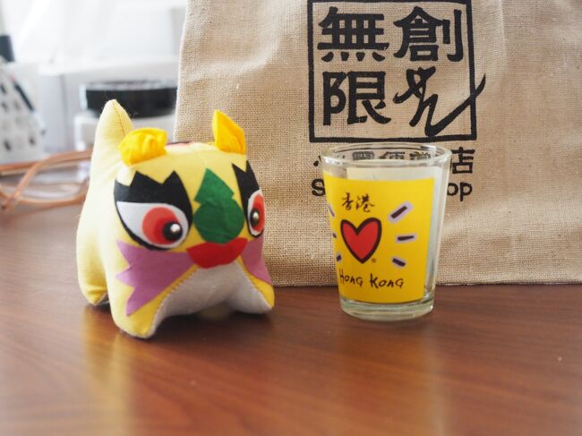 最終日に買った可愛い置物とショットグラス<br /><br />