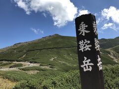 さて、畳平の散策時間は1時間半ちょっと。
鶴ヶ池を通り、冨士見岳に登ろうと思います。