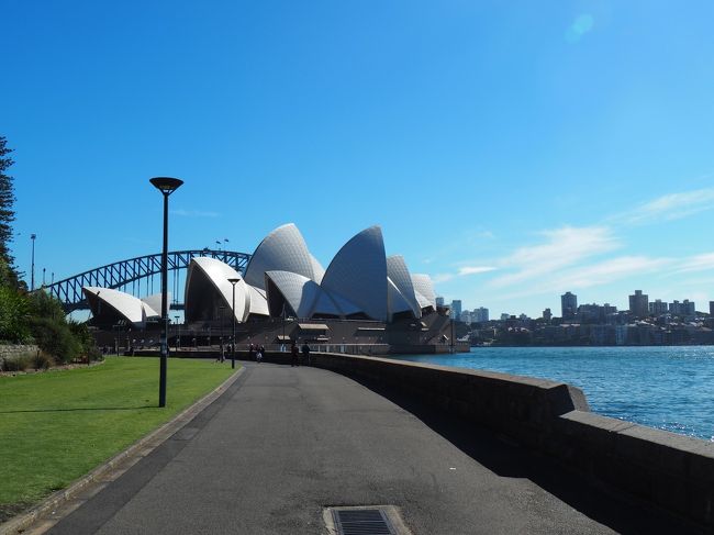 ロイヤル･ボタニック･ガーデン内を歩いてそのままオペラハウスまで歩けます。