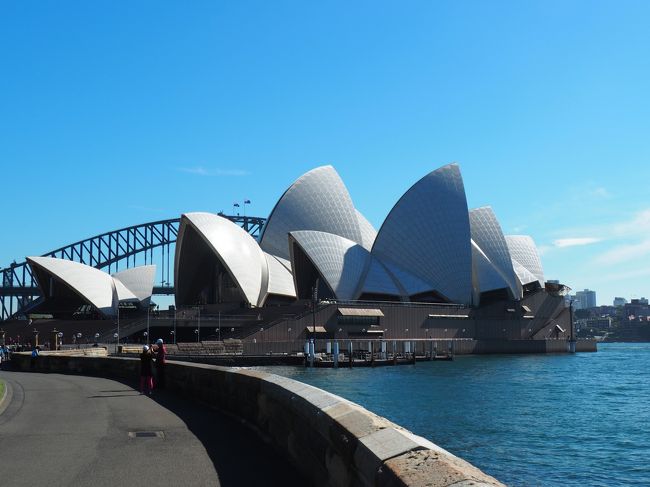 オペラハウスに到着。<br />内部の見学ツアーのチケットを買いました。