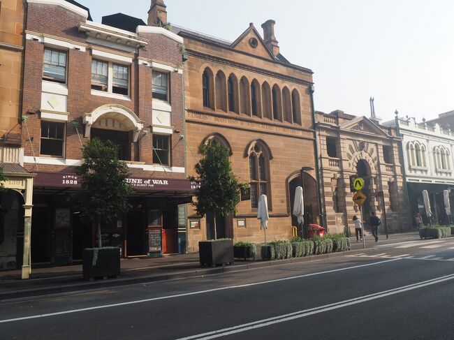 しばらく歩いて