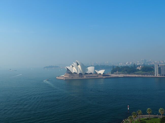 橋から見たオペラハウス<br />このあと一旦ホテルに戻りました