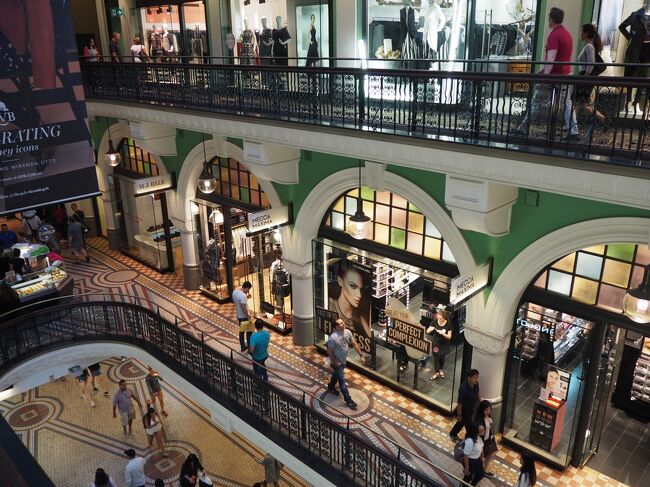 こんな感じでたくさんのお店が入ってます