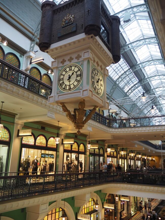 次にQVBへきました。<br />世界で最も美しいショッピングモールといわれているらしいです。<br />確かに古くて綺麗な建物でした