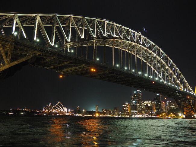 フェリーに乗ってホテル近くまで戻ります<br />ハーバーブリッジとオペラハウス