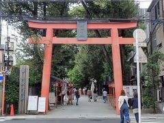 見えてきました、赤城神社の鳥居。